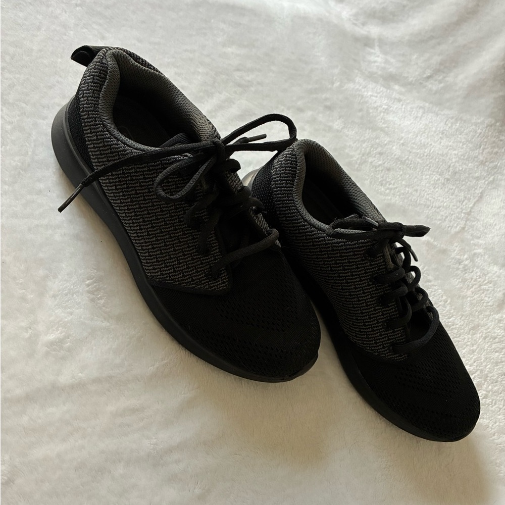 Propet Black and Gray Knit Sneaker